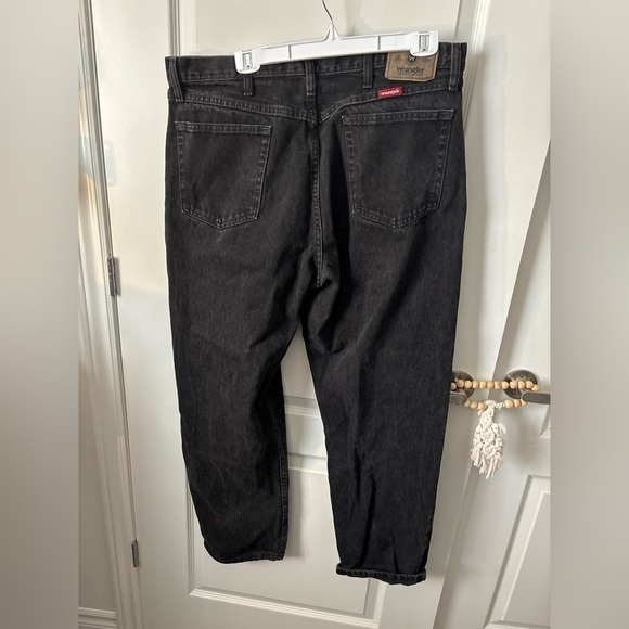 Wrangler | Relaxed Fit Black Jeans | Size 38x30 - Picture 5 of 7